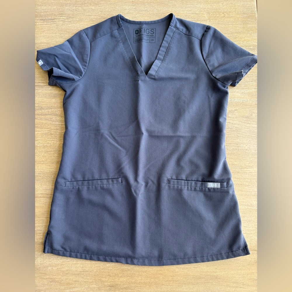 Figs scrub top